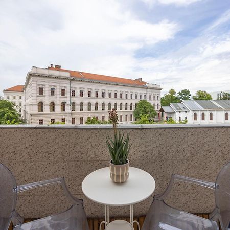Luxy Central Spacious & Cozy Residence With Balcony Budapest Bagian luar foto