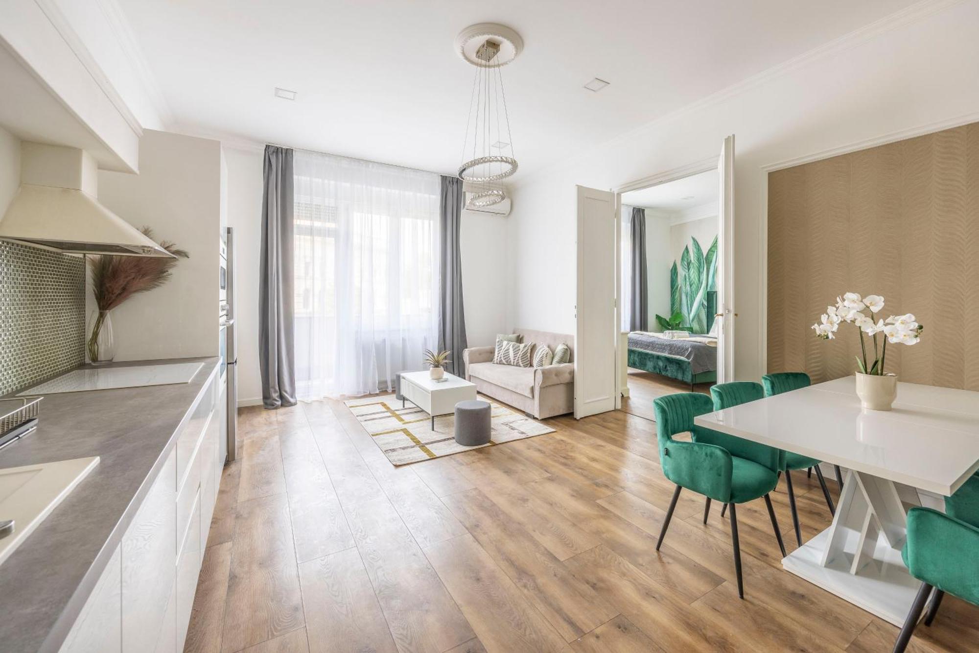 Luxy Central Spacious & Cozy Residence With Balcony Budapest Bagian luar foto